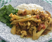 Couve flor cozida com tomate e especiarias