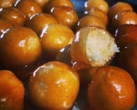 Bala de coco caramelizada (bala baiana ou bala de ovo)