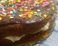 Pão de mel recheado no tamanho de bolo