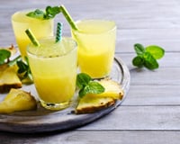 Caipirinha de abacaxi