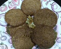 Biscoitos finos de nozes em 30 minutos