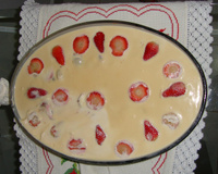 Torta Trufada de Chocolate Branco e Preto com Morangos