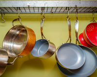 Como limpar panelas: confira as dicas para cada tipo