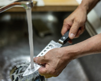 Por que limpar facas na máquina de lavar louça não é uma boa ideia? A resposta é surpreendente