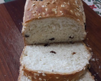 Pão de aveia, quinoa e uvas passas