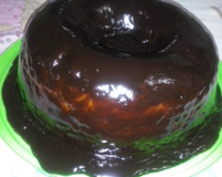 Bolo de cenoura com calda de chocolate de microondas