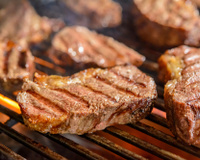 Nem sal grosso, nem chimichurri: descubra o tempero ideal para churrasco que realça ainda mais o sabor da sua carne