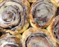 Enrolados de canela (cinnamon rolls)