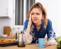 Francisco Rosero, endocrinologista: "Tomar o café da manhã depois das 9 horas pode aumentar os níveis de cortisol"