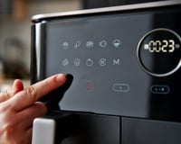 Maior capacidade pela metade do preço! Airfryer com painel digital e função forno está com 50% de desconto