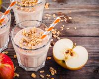 Por que as pessoas estão tomando vitamina de aveia e maçã em jejum?