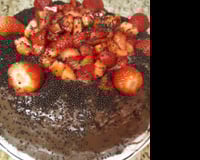 Bolo de chocolate com morango