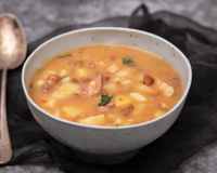 Sopa de batata com bacon e queijo é IRRESISTÍVEL! Saia da mesmice com essa receita quentinha