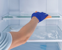 Se você limpar a geladeira do jeito certo, ela nunca mais vai ficar com cheiro estranho ou alterar o sabor da comida