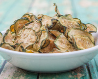 Petisco vegano é fit, crocante, feito no micro-ondas e a receita ainda é fácil!