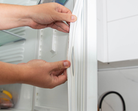 Como saber se a borracha da geladeira precisa ser trocada? É muito mais fácil do que você imagina