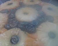 Torta de Abacaxi  ( já sai decorada do forno )