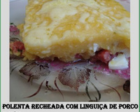 Polenta recheada com linguiça de porco e ovos