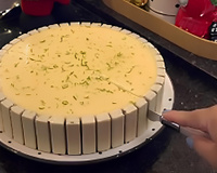 Torta de limão com Bis: a sobremesa de Réveillon pra ninguém botar defeito e encerrar a ceia em grande estilo