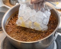 A carne moída engordurada ficou para trás: 3 truques do TudoGostoso para remover o excesso de gordura de qualquer refogado