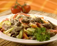 Iscas de carne com legumes cremoso