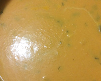 Sopa de abóbora com queijo branco