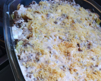 Macarrão com carne moída e queijo