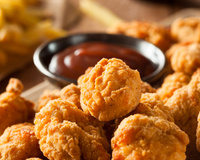 Pipoca de frango crocante na airfryer é a receita fácil de petisco que você vai querer comer durante todo o carnaval