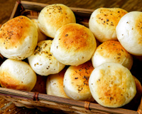 Qualquer pessoa pode fazer esse pão de batata recheado, é a receita de pão caseiro mais fácil que já fiz, nem precisa sovar