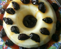 Manjar de coco com calda de morango