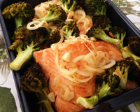 Salmão e brócolis ao molho de vinho e mel