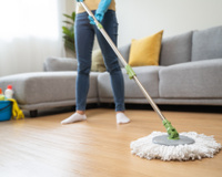O erro que cometemos com frequência ao usar um esfregão para manter o piso da cozinha limpo e desinfetado