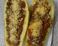 Canoa de abobrinha recheada com carne moída