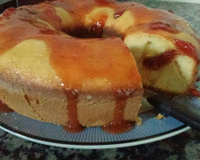 Bolo de fubá com goiabada