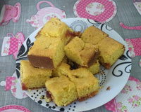 Bolo de fubá com goiabada