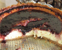 Cheesecake com geleia de amora e licor de uva