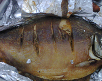 Pacu recheado com farofa molhada