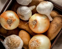Cozinheiros concordam: para que batatas, cebolas e alho durem mais tempo, guarde-os assim na cozinha