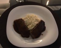 Escalope ao molho madeira com arroz à piemontese