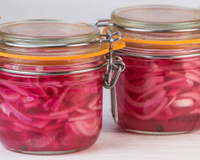 Comida sem graça? Prepare a cebola dessa forma e você vai dar mais sabor e cor para os seus pratos