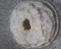 Bolo de laranja com cobertura de laranja.