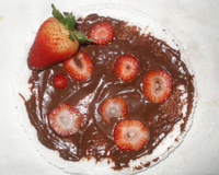 Tapioca de brigadeiro com morango