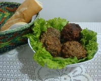 Bolinho de feijão fradinho com carne moída