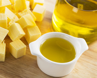 Aprenda quando usar manteiga, azeite ou óleo na hora de fritar