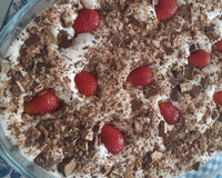 Torta de bis com morangos