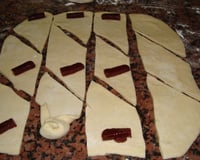 Pão recheado com goiabada