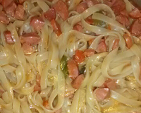 O suculento macarrão com salsicha