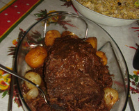 Carne assada com batatas