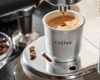 José Abellán, cardiologista: “O café, apesar de ser uma substância sem calorias e sem produtos químicos, surpreende a ciência: 450 mg de cafeína por dia melhoram a saúde cardiovascular.”