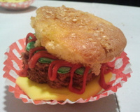 Cupcake com formato de hambúrguer